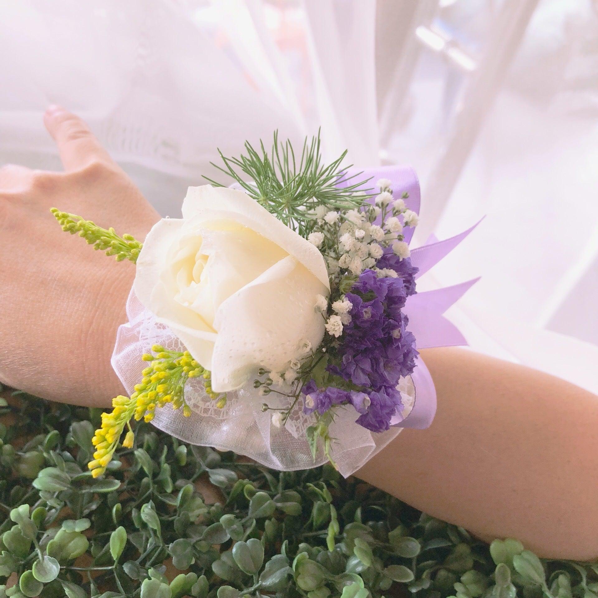 Dreamy Petal - Fresh Flower Wrist Corsage-Fresh Flower-1 stalk-White-DeFairy Tales