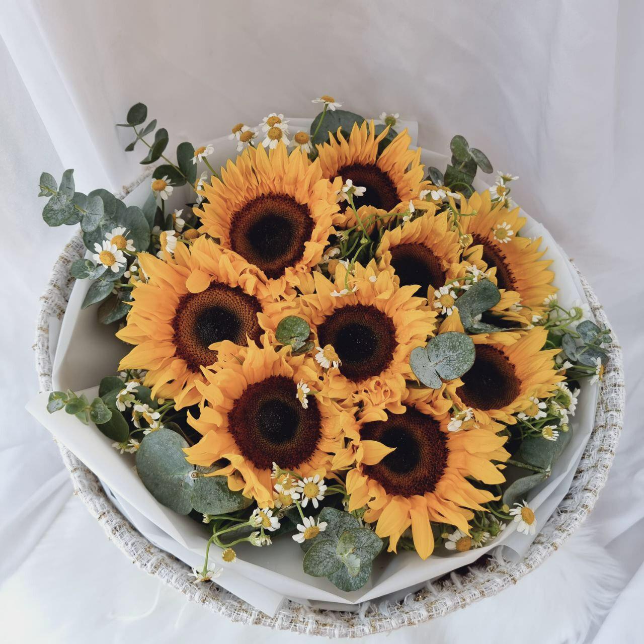 Que Sera - Fresh Sunflower Bouquet-Fresh Flower-DeFairy Tales